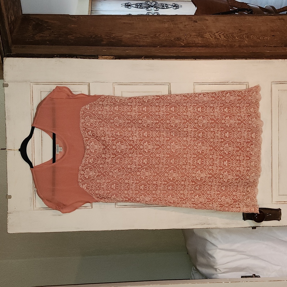 Sundance sheer peach with lacy overlay cap sleeve dress. Size L